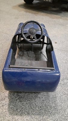 Lot 152 - BLUE CHILDS TIN PEDAL CAR