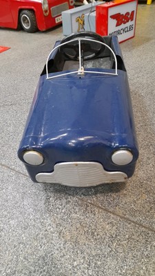 Lot 152 - BLUE CHILDS TIN PEDAL CAR