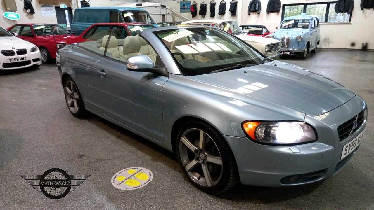 Lot 104 - 2009 VOLVO C70 SE LUX PREMIUM D5 A