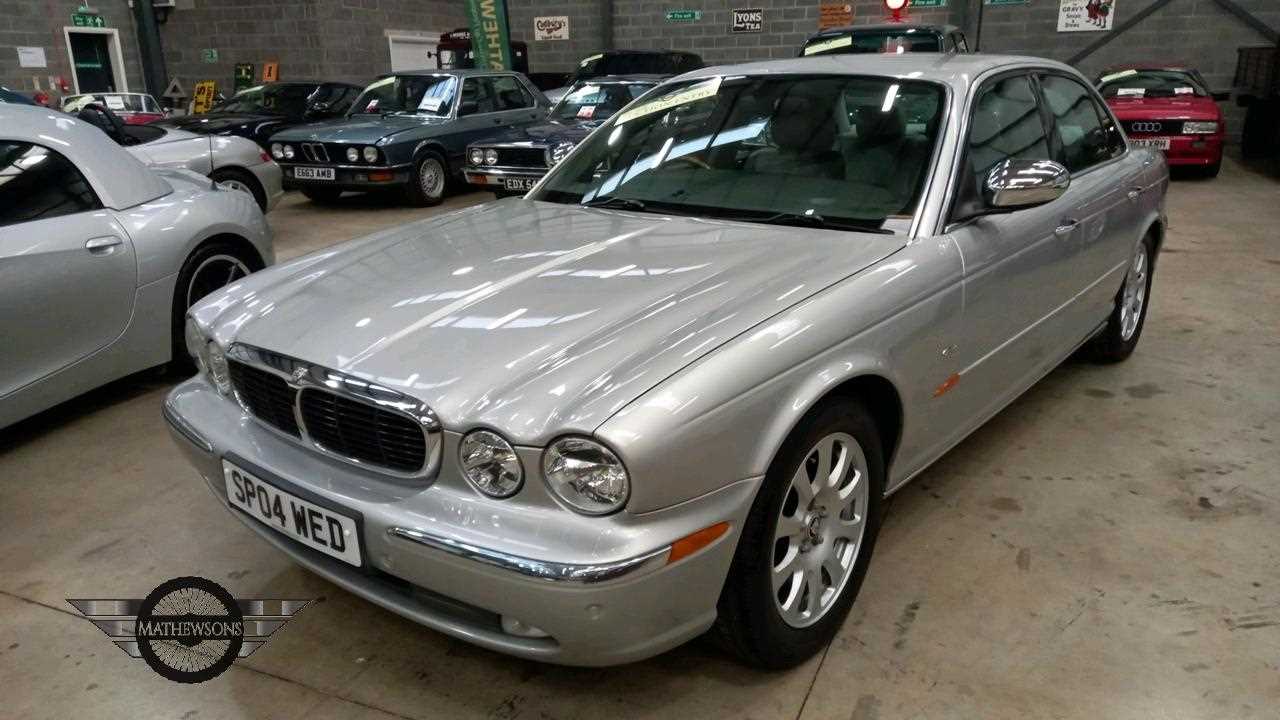 Lot 40 - 2004 JAGUAR XJ6 V6 AUTO