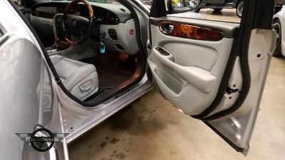 Lot 40 - 2004 JAGUAR XJ6 V6 AUTO