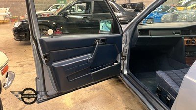 Lot 20 - 1993 MERCEDES 190E AUTO