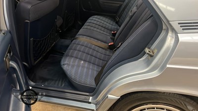 Lot 20 - 1993 MERCEDES 190E AUTO