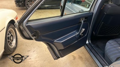 Lot 20 - 1993 MERCEDES 190E AUTO