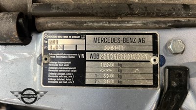 Lot 20 - 1993 MERCEDES 190E AUTO