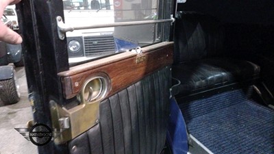Lot 321 - 1937 AUSTIN TAXI