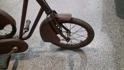 Lot 241 - CHILDS VINTAGE TRICYCLE