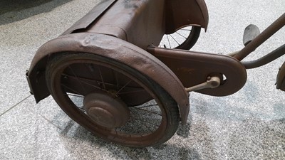 Lot 241 - CHILDS VINTAGE TRICYCLE