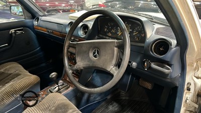 Lot 76 - 1985 MERCEDES 280 E