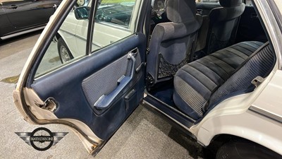Lot 76 - 1985 MERCEDES 280 E