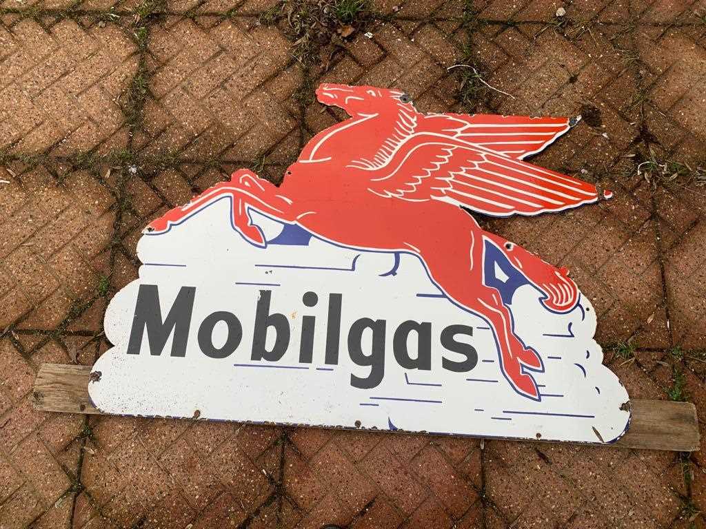 Lot 46 - MOBILGAS LARGE ENAMEL SIGN 34" x 46"