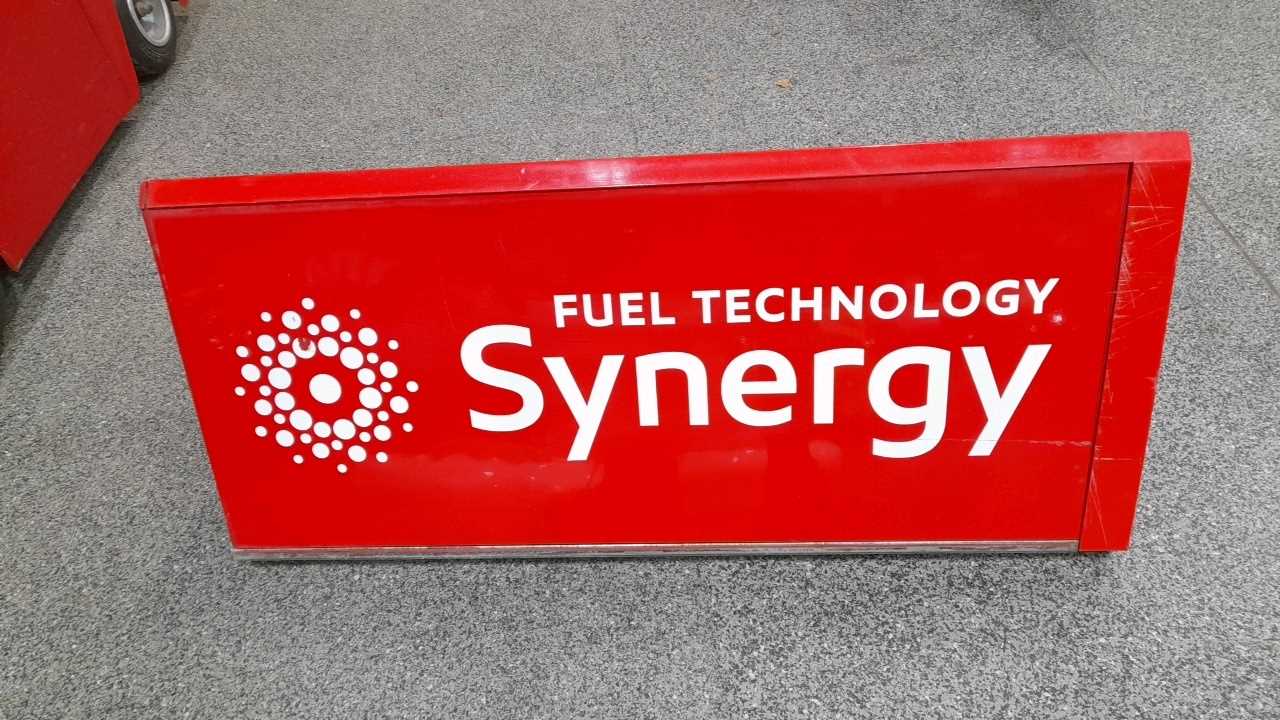 Lot 404 - ESSO TRIANGULAR STANCHION ADVERTISING BLADE 385MM X 1000MM X 480