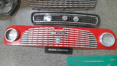 Lot 250 - 3X WALL HANGER CAR GRILLES