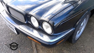 Lot 69 - 1998 JAGUAR XJR V8 AUTO