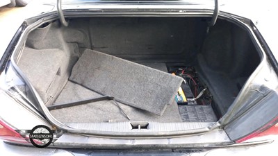 Lot 69 - 1998 JAGUAR XJR V8 AUTO