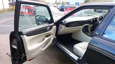 Lot 69 - 1998 JAGUAR XJR V8 AUTO