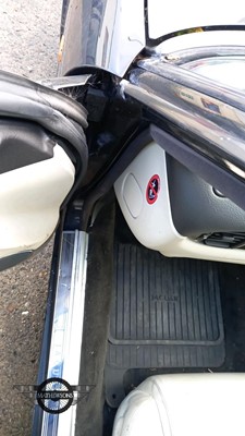 Lot 69 - 1998 JAGUAR XJR V8 AUTO