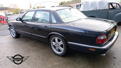 Lot 69 - 1998 JAGUAR XJR V8 AUTO