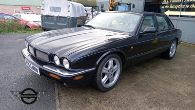 Lot 69 - 1998 JAGUAR XJR V8 AUTO