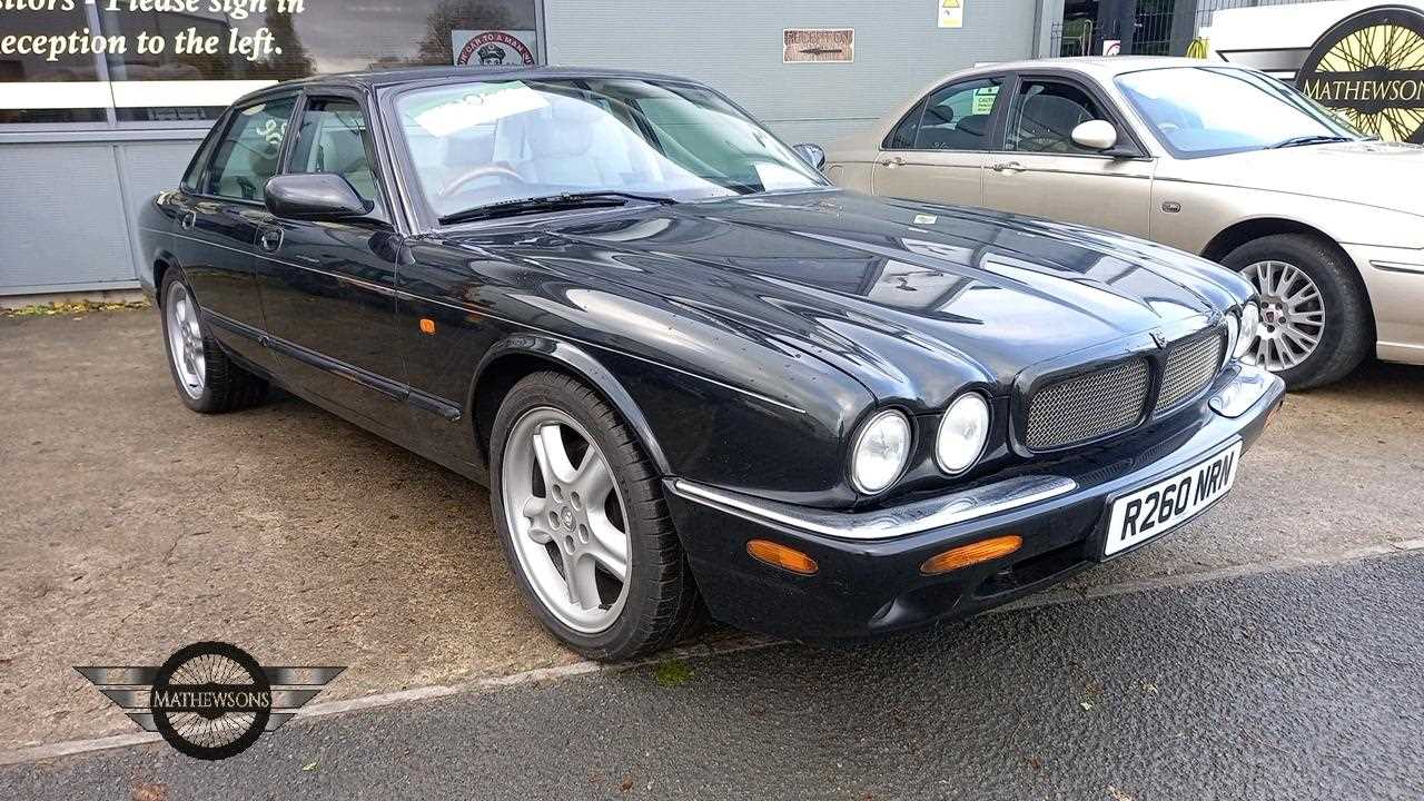 Lot 69 - 1998 JAGUAR XJR V8 AUTO