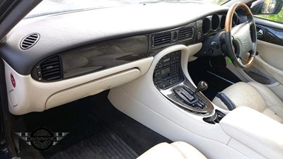 Lot 69 - 1998 JAGUAR XJR V8 AUTO