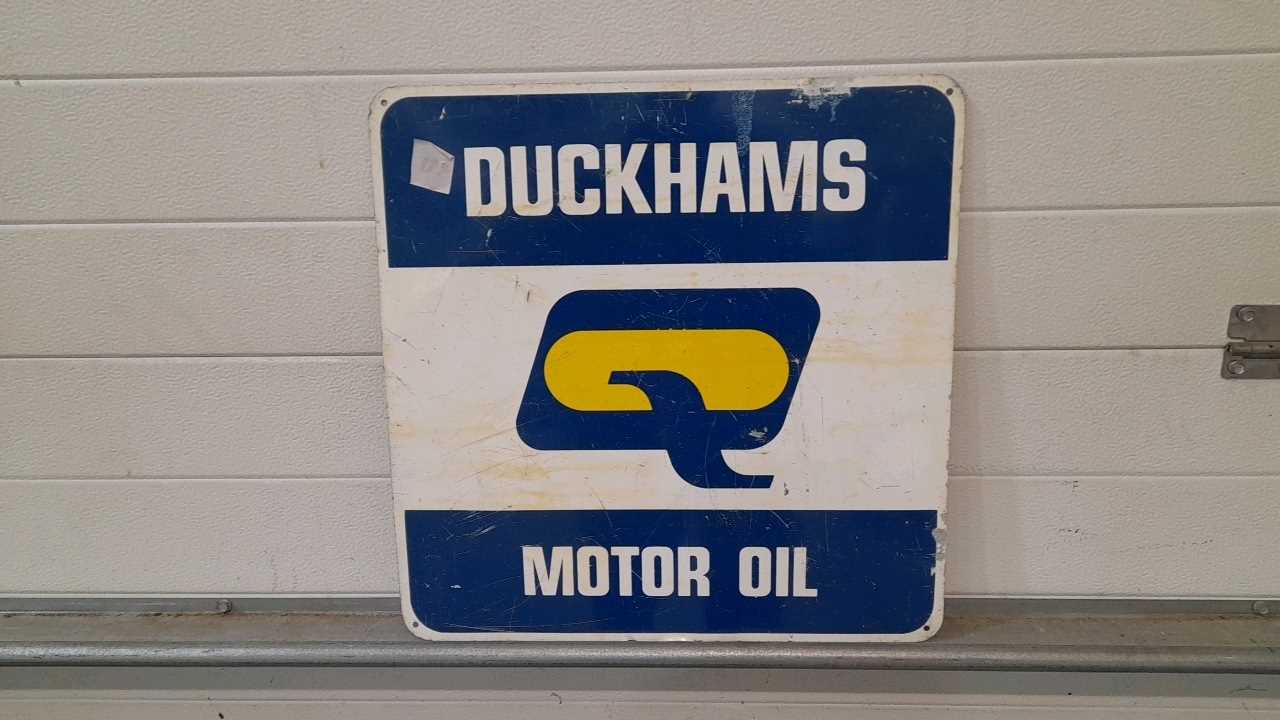 Lot 18 - DUCKHAMS MOTOR OIL SIGN  TIN SINGLE SIDED 20" X 26"