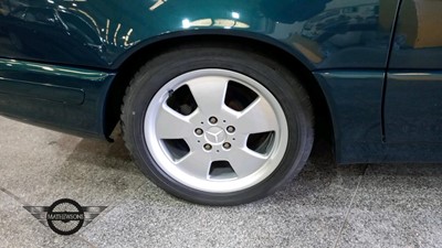 Lot 47 - 1996 MERCEDES SL 320 AUTO