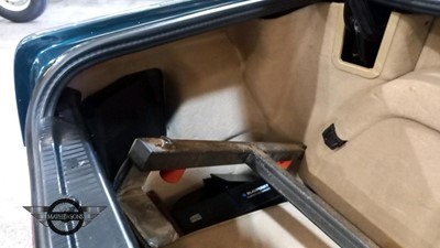 Lot 47 - 1996 MERCEDES SL 320 AUTO