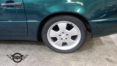 Lot 47 - 1996 MERCEDES SL 320 AUTO