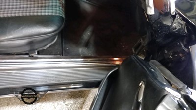 Lot 65 - 1988 MERCEDES 420 SL AUTO