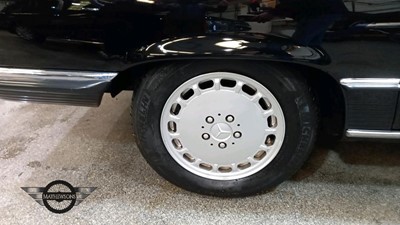 Lot 65 - 1988 MERCEDES 420 SL AUTO