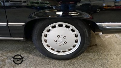 Lot 65 - 1988 MERCEDES 420 SL AUTO