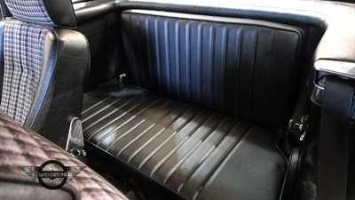 Lot 65 - 1988 MERCEDES 420 SL AUTO