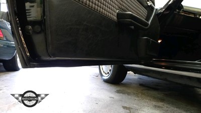 Lot 65 - 1988 MERCEDES 420 SL AUTO