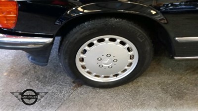 Lot 65 - 1988 MERCEDES 420 SL AUTO