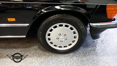 Lot 65 - 1988 MERCEDES 420 SL AUTO
