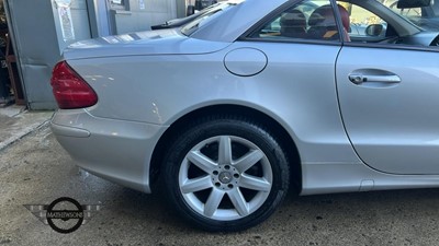 Lot 101 - 2002 MERCEDES SL 500 AUTO