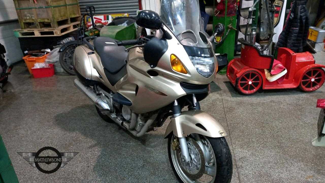 Lot 207 - 2000 HONDA NT650V DEAUVILLE