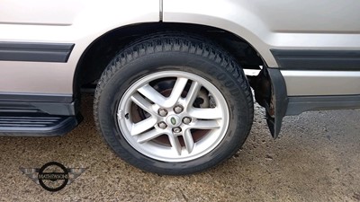 Lot 31 - 2002 LAND ROVER RANGE ROVER DHSE AUTO
