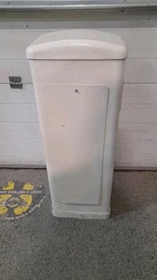 Lot 851 - KEEP LEFT TRAFFIC BOLLARD ( ILLUMINATED )