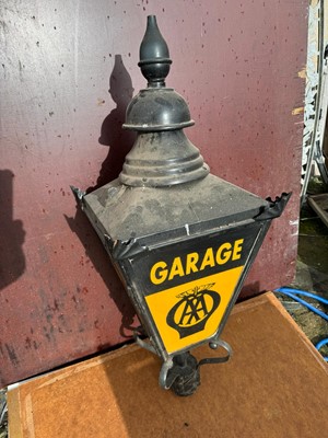 Lot 488 - PERIOD STYLE AA GARAGE POLE MOUNTED LAMP 38" X 15"