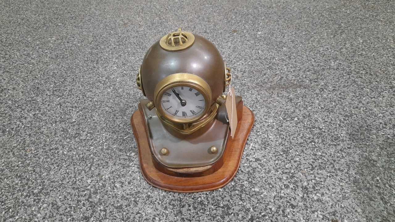 Lot 160 - DIVERS HELMET CLOCK