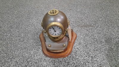 Lot 160 - DIVERS HELMET CLOCK