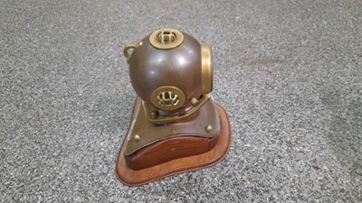 Lot 160 - DIVERS HELMET CLOCK