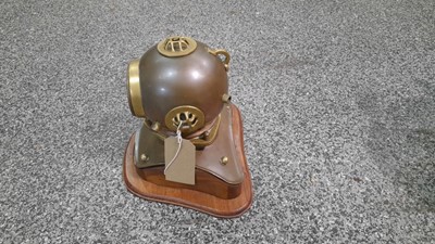 Lot 160 - DIVERS HELMET CLOCK