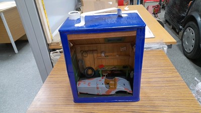 Lot 197 - FORD DIORAMA PETROL CAN