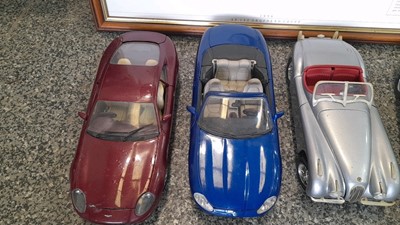 Lot 101 - JAGUAR FRAMED PRINT & SELECTION OF 1-18 SCALE JAGUAR MODELS
