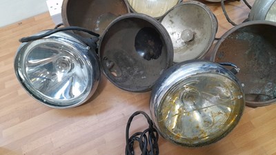 Lot 81 - BOX OF ASSORTED CAR LAMPS