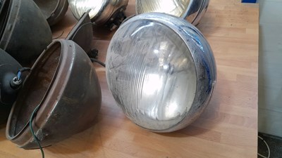 Lot 81 - BOX OF ASSORTED CAR LAMPS