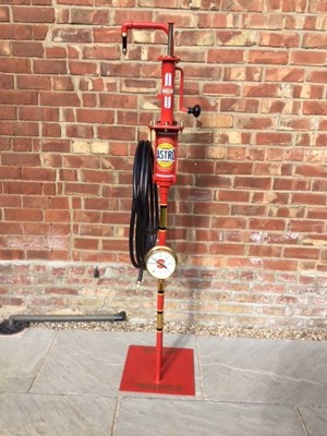 Lot 585 - RENOVATED CASTROL WAKEFIELD OIL PUMP